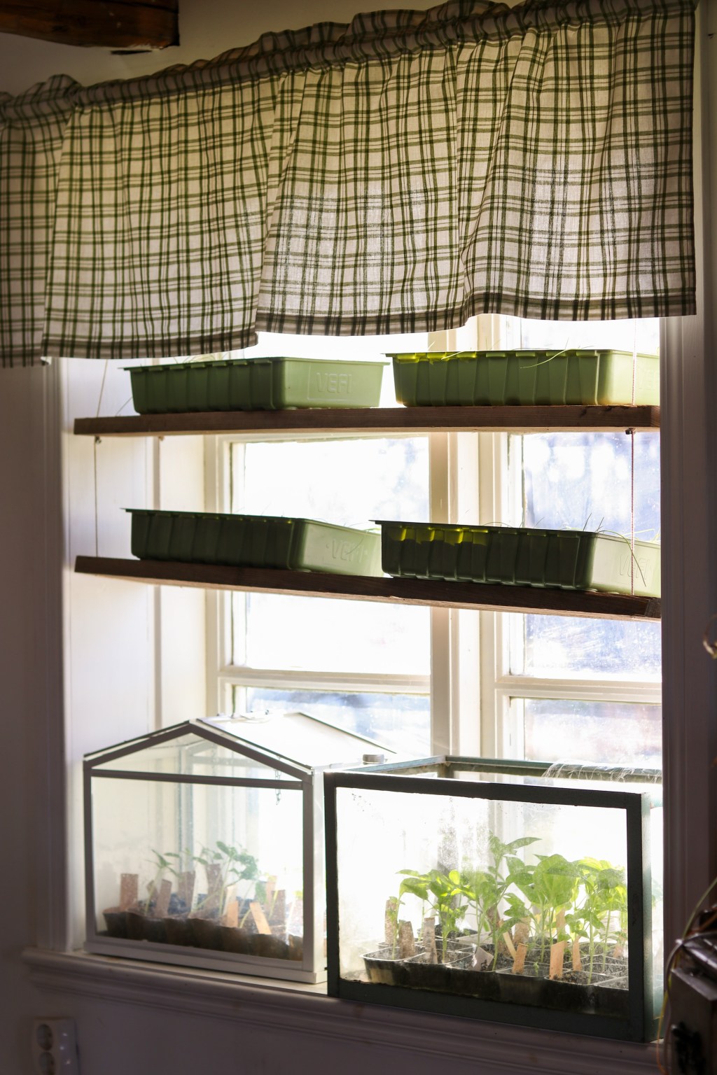 Extra hyllor till&nbsp;fönstren