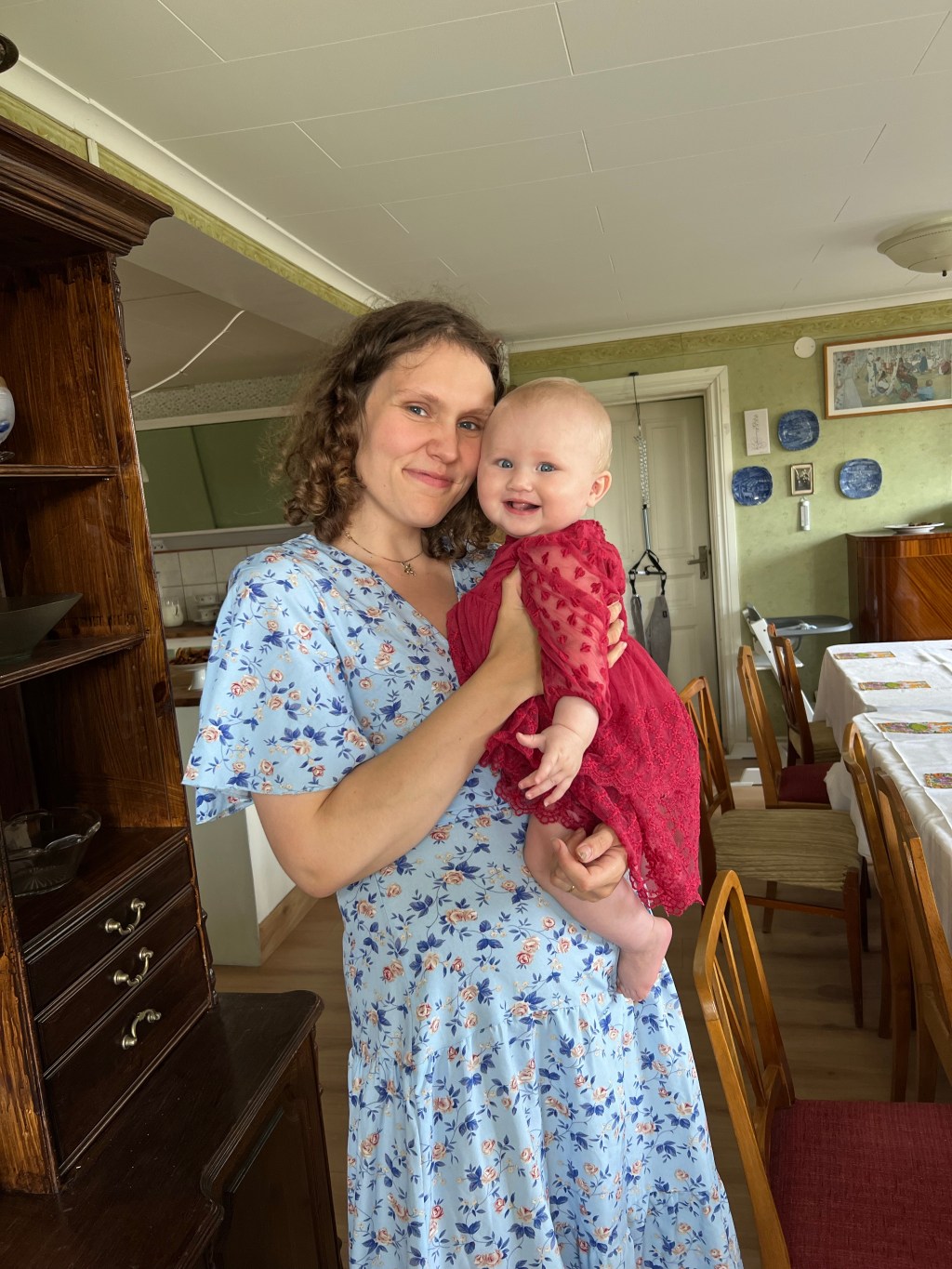 Athena tre-sex månader